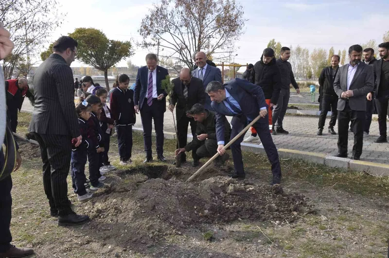 Bulanık’ta 3 bin fidan toprakla buluştu
