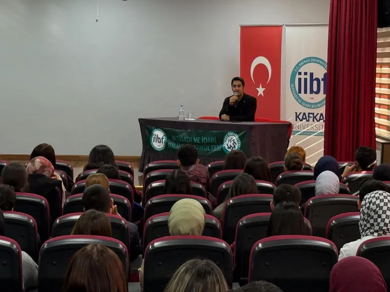 Sarıkamış Kaymakamı Aslantatar, öğrencilerle buluştu
