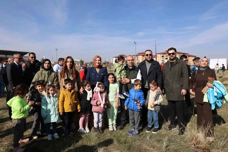 Milli Ağaçlandırma Günü’nde minikler fidanları toprakla buluşturdu
