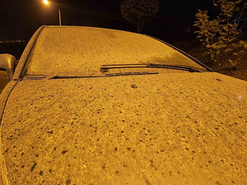 Elazığ’da toz taşınımı yağışla birleşti, adeta çamur yağdı
