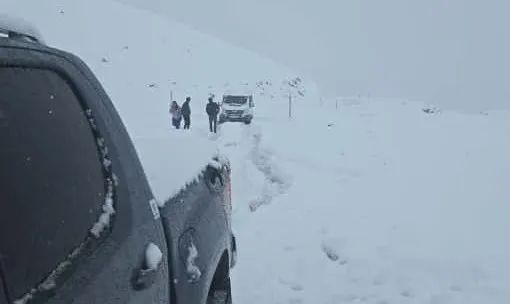 Durankaya-Şivekür yolu kar ve tipi nedeniyle ulaşıma kapandı
