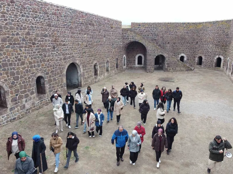 Tarihi mekanda öğrencilere ders
