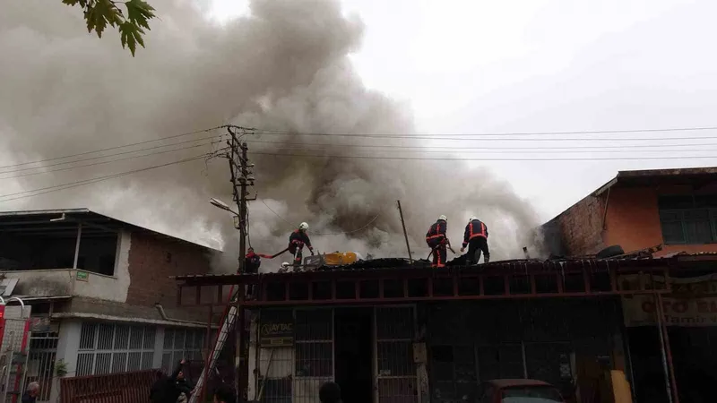 Malatya’da sanayi sitesindeki yangın kontrol altına alındı
