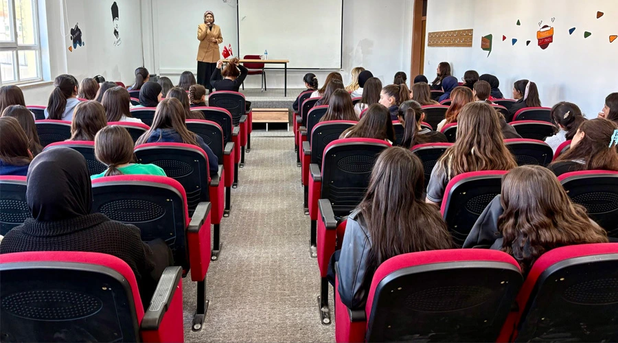 İpekyolu İlçe Müftülüğü, Liseli Gençlere Mahremiyet ve Dijital Güvenlik Eğitimi Verdi