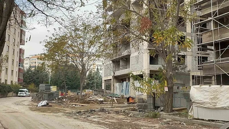 Elazığ’da inşaattan düşen işçi, hayatını kaybetti
