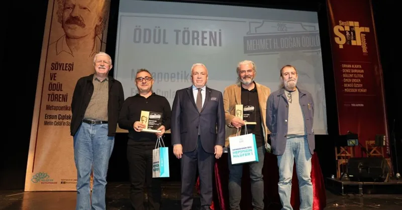 ETÜ öğretim üyesi Prof. Dr. Murat Kacıroğlu’na edebiyat eleştirisi ödülü
