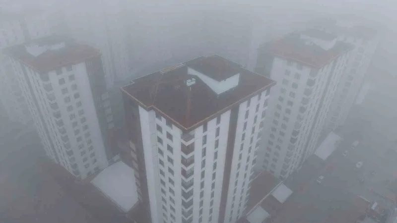 Elazığ’da 200 metreden şehir sis içinde kayboldu
