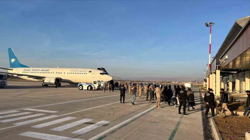 Van’da 300 düzensiz göçmen ülkelerine geri gönderildi