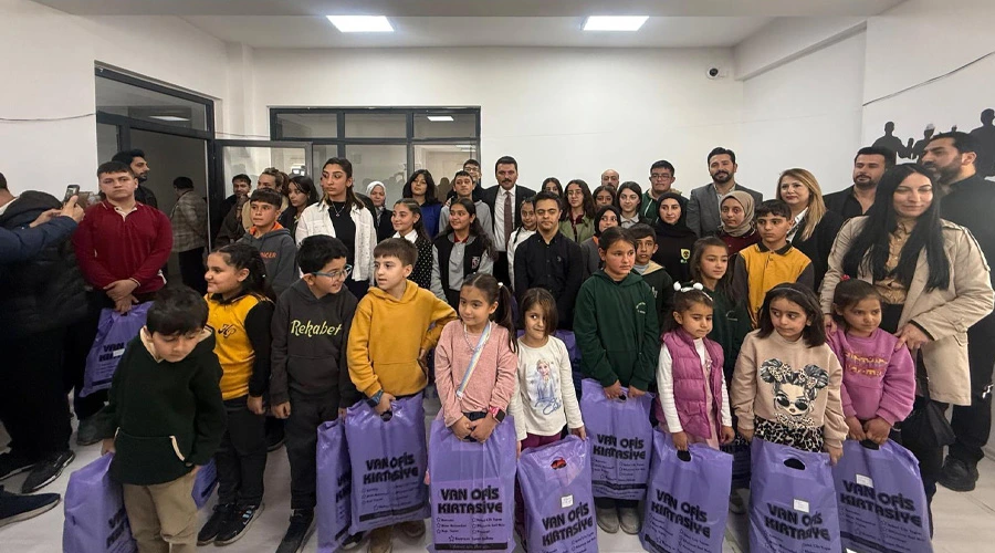 İpekyolu’nda Akademik Başarı ve Sanat Buluştu: Kaymakam Gilan, Ödül Töreninde Öğrencileri Onurlandırdı