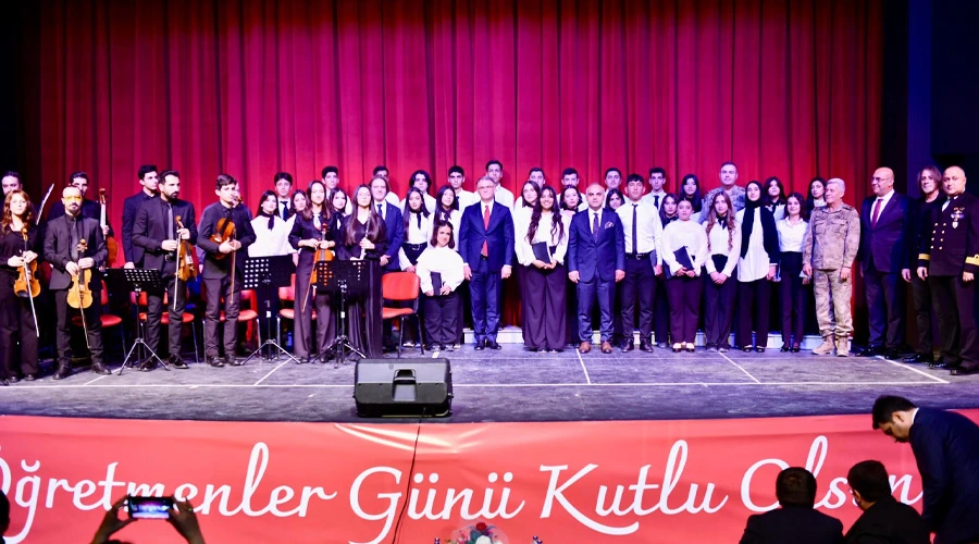 Vali Ozan Balcı’dan Öğretmenlere 80 Bin Kitap! Van’da 24 Kasım Coşkusu