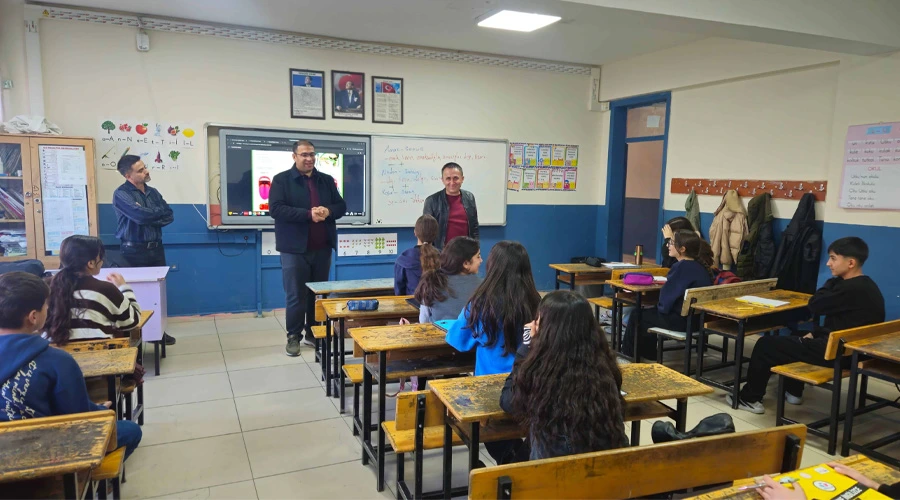 Edremit İlçe Milli Eğitim Müdürü Doğan Nurses, EtütVan Sınavlarını Yerinde Denetledi