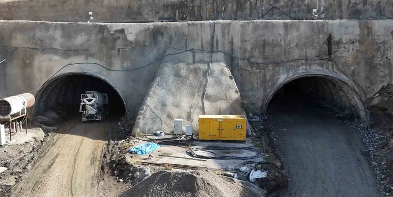 Bitlis, Van ve Diyarbakır arasında ulaşımın konforunu artıracak projeler hızla sürüyor
