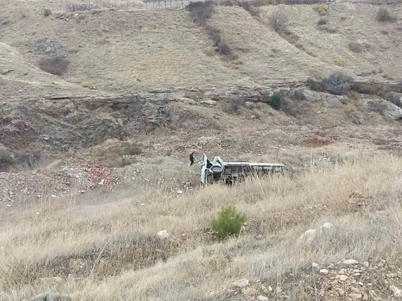 Elazığ’da kamyon devrildi: 1 yaralı
