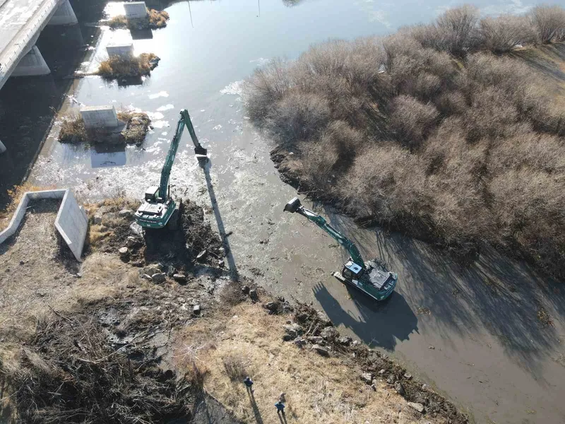 Kura Nehri’nde temizlik çalışması
