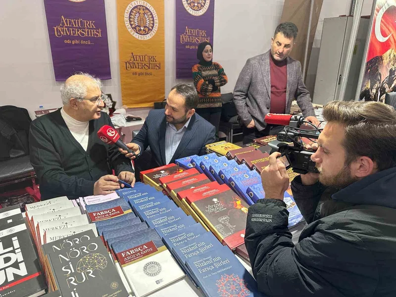 Prof. Dr. Hakan Kadıoğlu, Kitapseverlerle Erzurum’da buluştu
