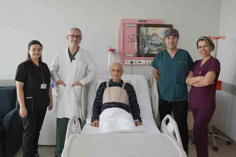 Malatya’da kalp tümörü ve üç damar tıkanıklığı aynı ameliyatta tedavi edildi
