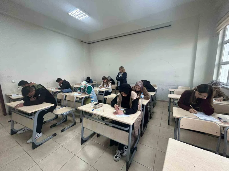 Vanlı öğrenciler ve yetişkinler kitap okuma yarışmasında buluştu
