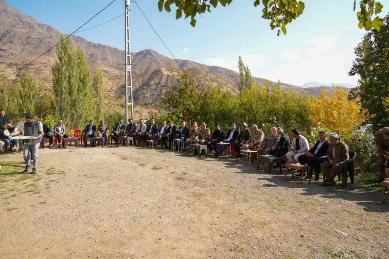 2. Ordu Komutanı Korgeneral Topaloğlu gaziyi köyünde ziyaret etti
