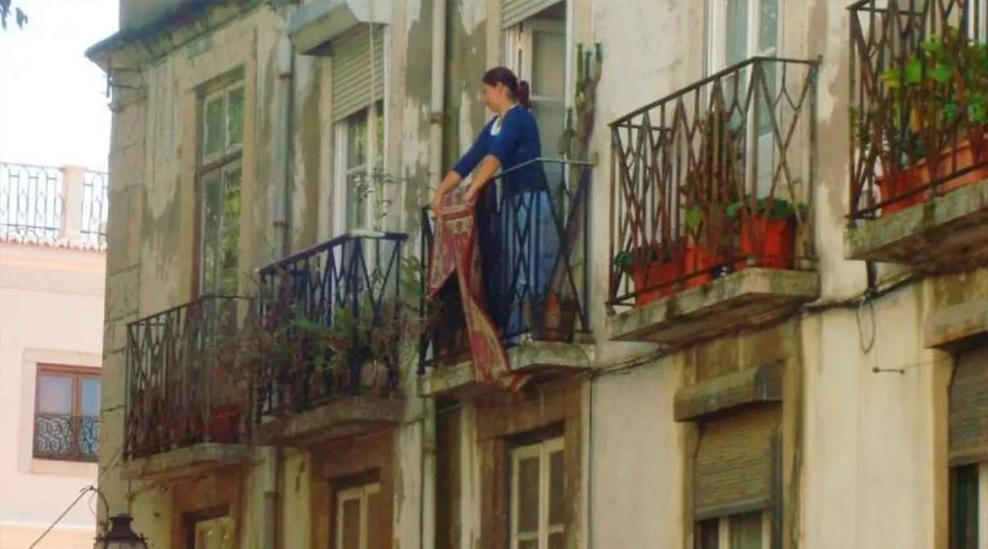 Camdan Halı Silkeleyenlere Hapis Cezası! Yargıtay Kararı Onadı