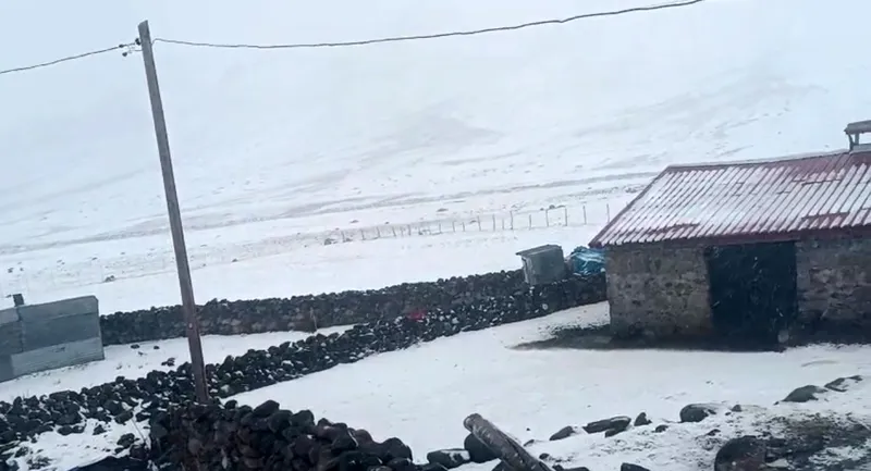 Iğdır’ın yüksek kesimleri beyaza büründü
