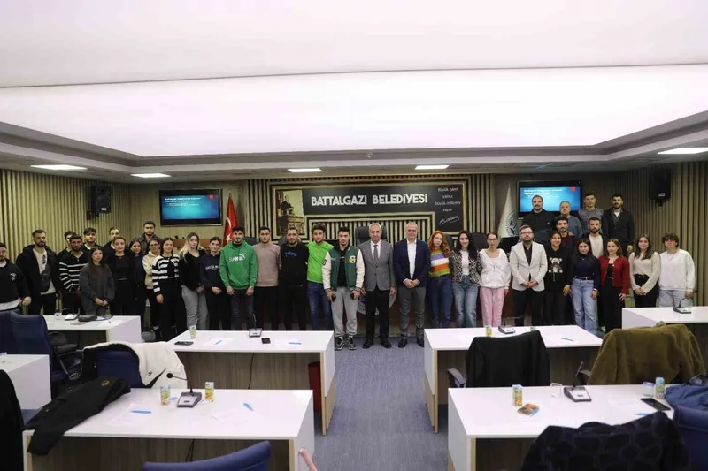 Battalgazi’de gençlik çalışmaları öğrencilerle istişare edildi
