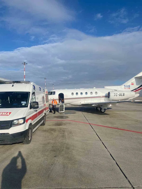 Ağrı’da yemek borusu gelişmeyen bebek ambulans uçakla Elazığ’a sevk edildi
