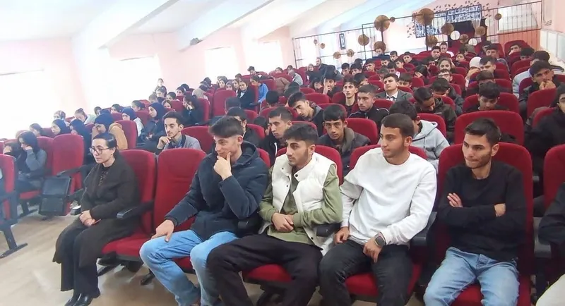 Hamur’da gençlere 