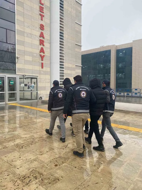 Elazığ’da göçmen kaçakçılığı operasyonu: 16 yabancı uyruklu şahıs yakalandı
