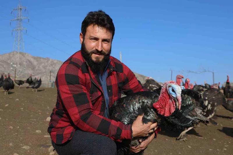 Yurtdışından dönüp, memleketine çiftlik kurdu
