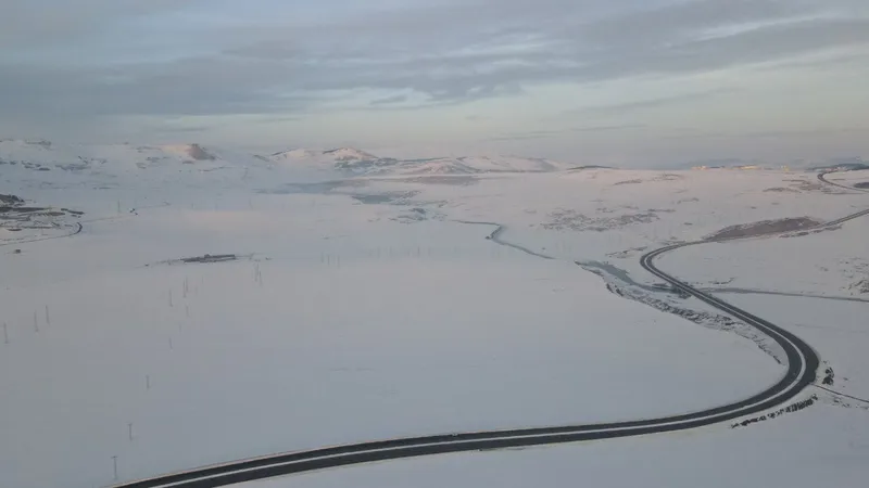 Kar yağışı sonrası kentte kartpostallık görüntüler oluştu
