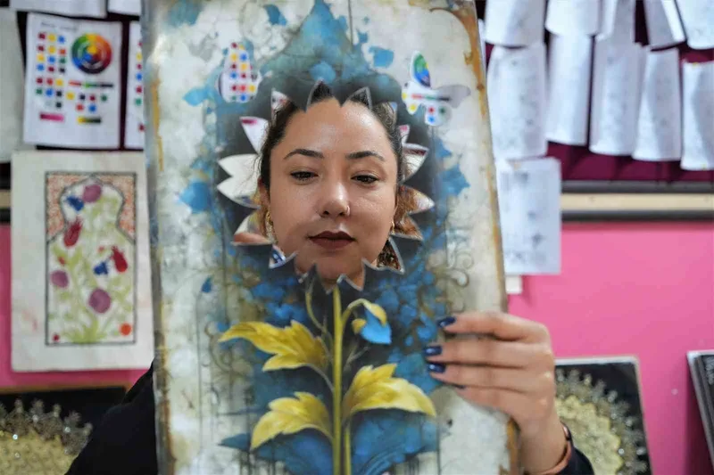 Muş’ta kadınlar kâğıt rölyef kursuyla aile bütçesine katkı sağlıyor
