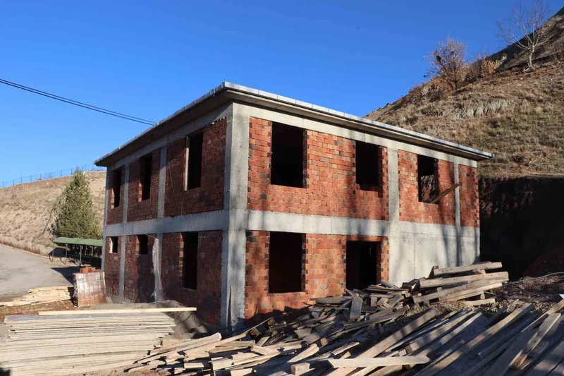 İş insanından memleketine gasilhane ve taziye evi desteği
