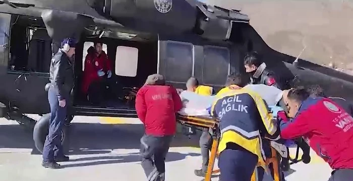 Kalp krizi geçiren hasta için sikorsky helikopter havalandı