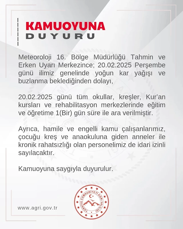 Ağrı’da yoğun kar nedeniyle eğitime ara verildi
