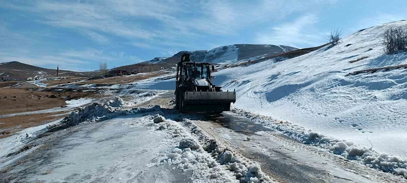 Iğdır’ın dağ köylerinde tipi ve buzlanma nedeniyle kapanan yollar açılıyor
