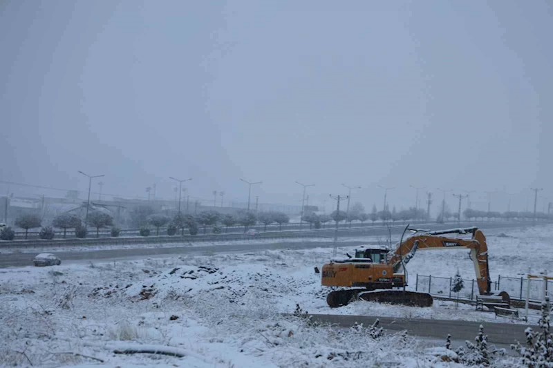 Elazığ güne karla uyandı
