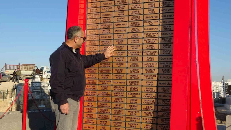 Enkazdan 18 saat sonra çıkarılan baba-kız konteynerde hayata tutunuyor
