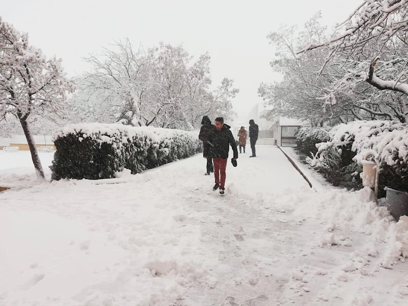 Malatya’nın yüksek kesimlerde kar kalınlığı yarım metreye ulaştı
