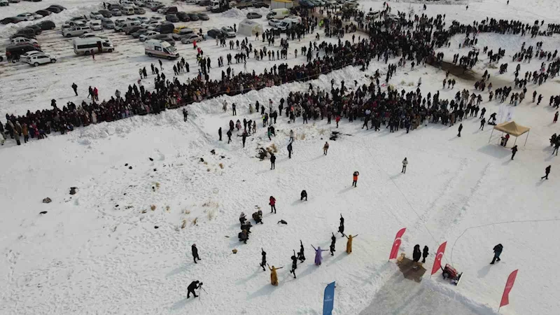 Çıldır Gölü Buz Şenliği’ne yoğun ilgi
