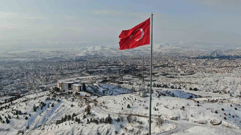 Beyaz gelinliğini giyen Elazığ’da dondurucu soğuklar başladı
