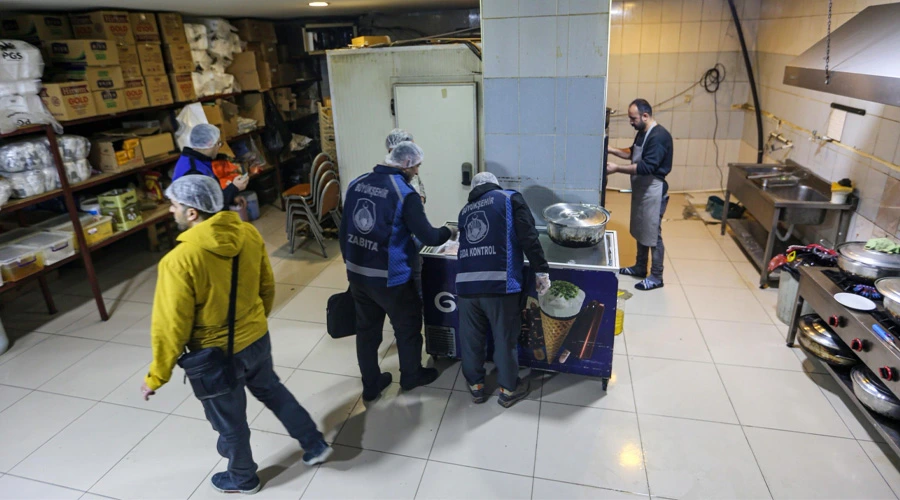 Van Büyükşehir Zabıtasından İftar Öncesi Lokantalara Sıkı Denetim