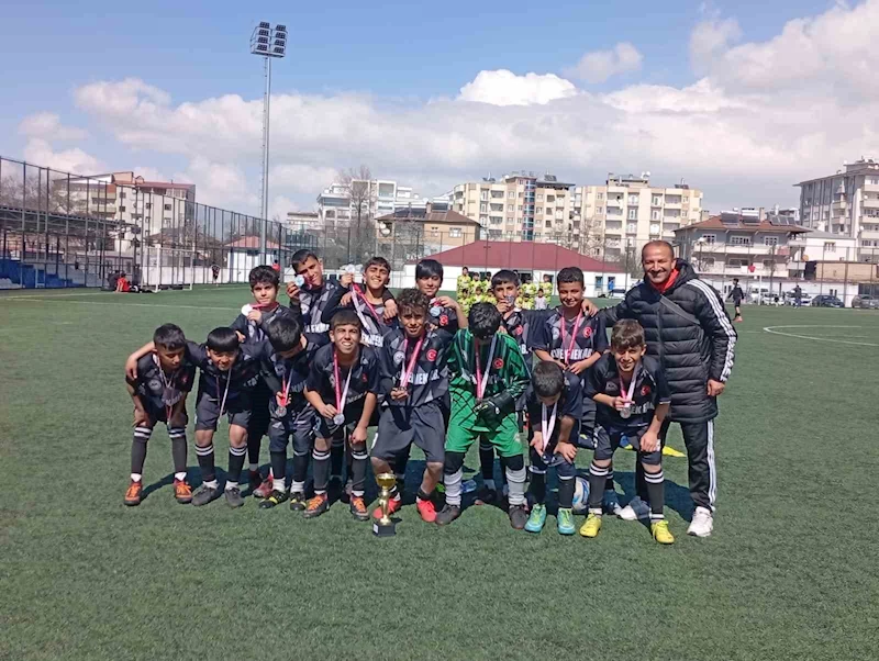 Özalp YİBO Futbol Takımı il ikincisi oldu