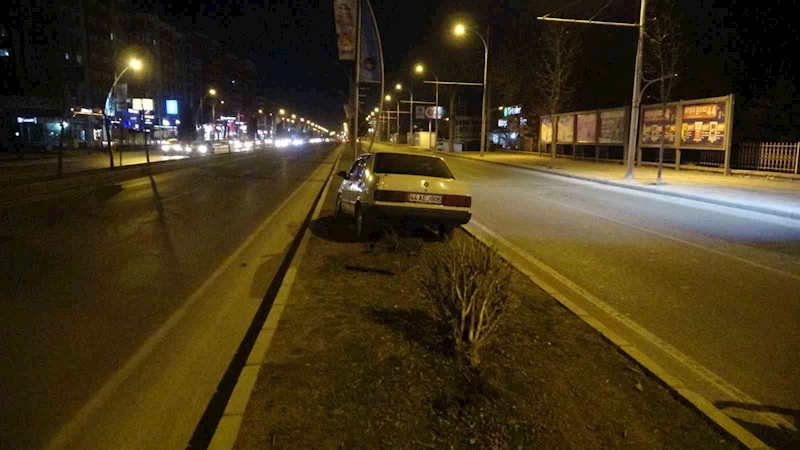 Malatya’da kontrolden çıkan Tofaş refüje çıktı: 1 yaralı
