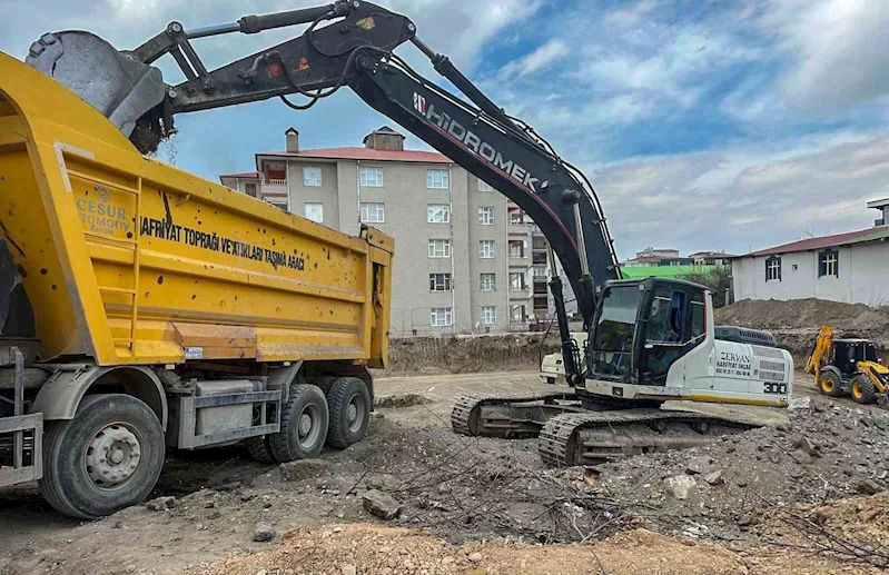 Van Büyükşehir Belediyesi kaçak hafriyat dökümüne göz açtırmıyor