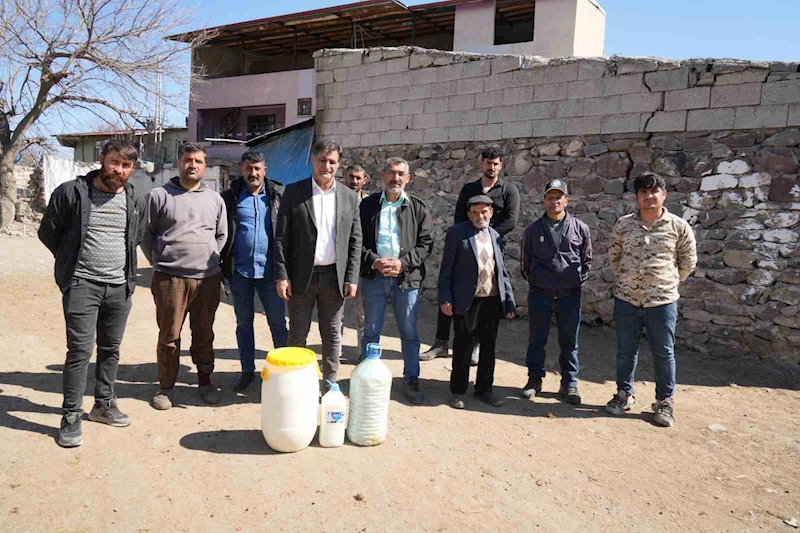 Iğdır’da süt üreticileri sütlerinin zamlı fiyattan alınmamasına tepki gösterdi
