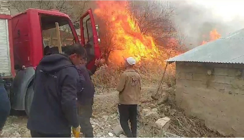 Van’da anız yangını korkuttu