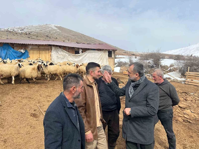 Malatya’da depremzedelere ahır ve samanlık desteği
