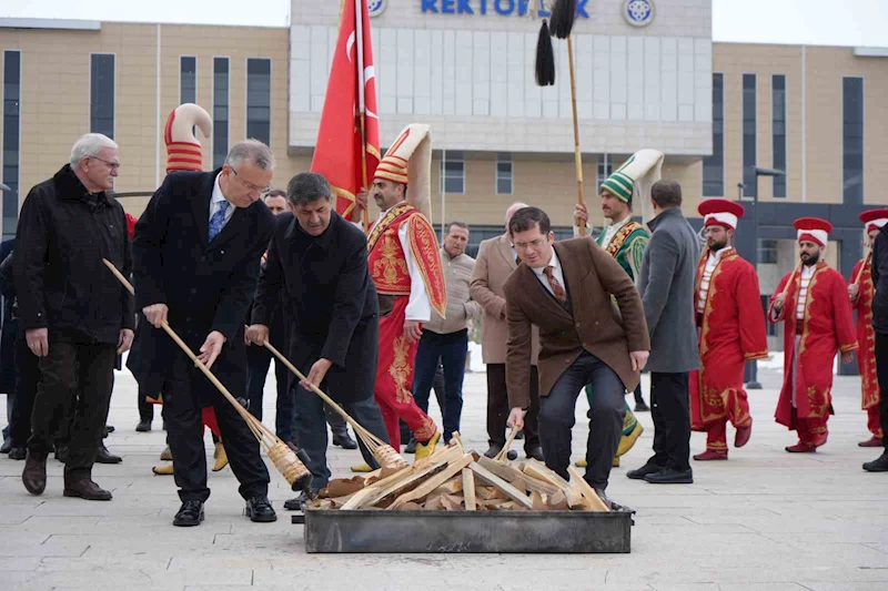 Öğrenciler nevruz ateşiyle ısındı
