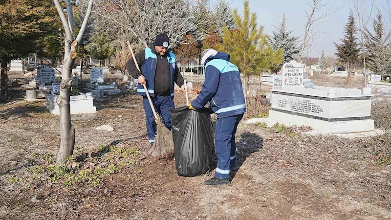 Battalgazi Belediyesi’nden mezarlıklarda temizlik seferberliği
