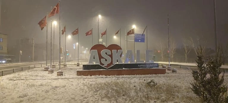 Aşkale’de bir günde 4 mevsim
